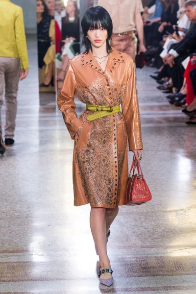 Look 24